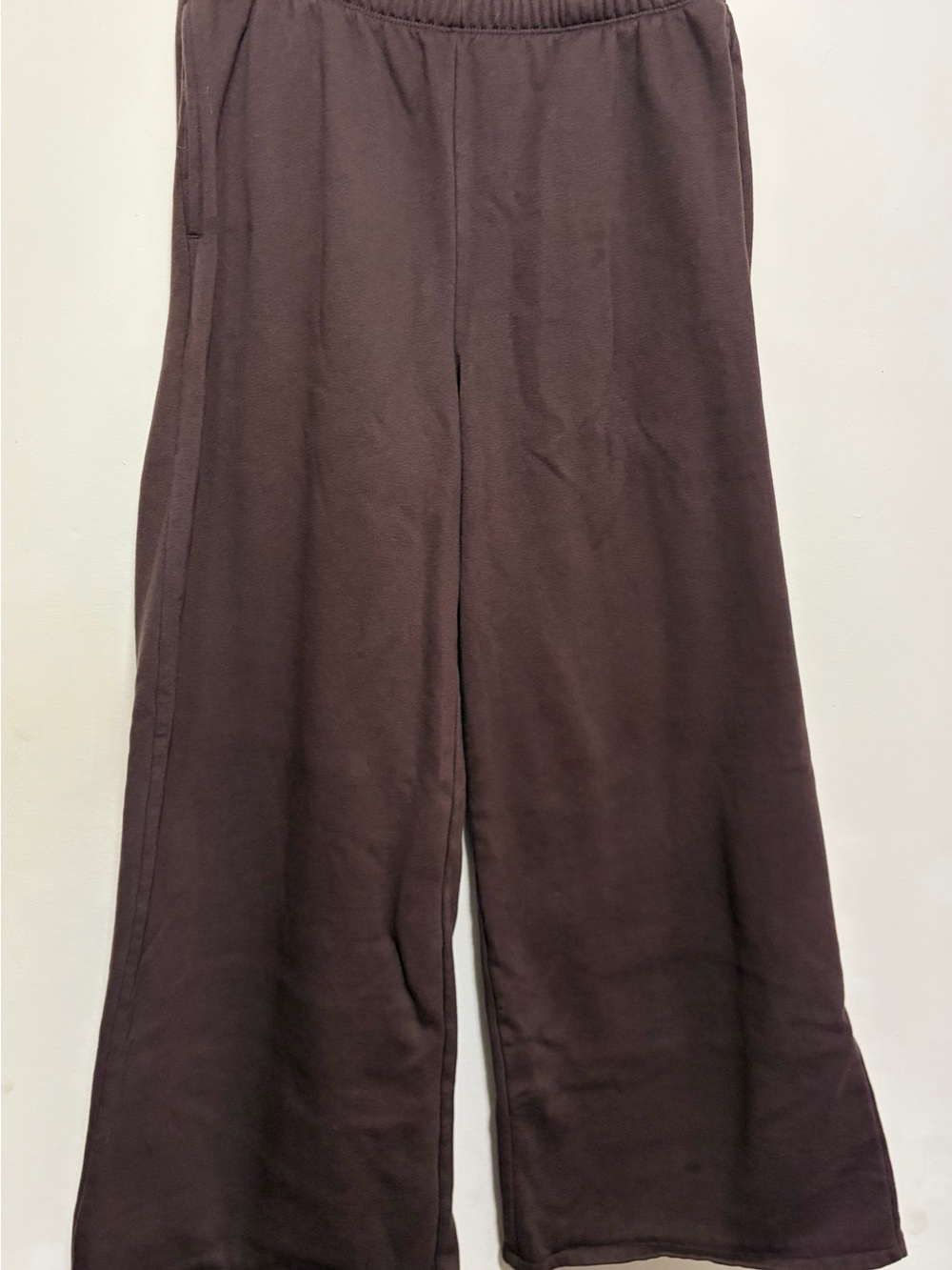 GAP Women’s Wide-Leg Sweatpants in Dark Brown